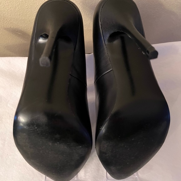 Steve Madden Galleryy Black Leather Stilettos, Size 8, EUC - Picture 5 of 9